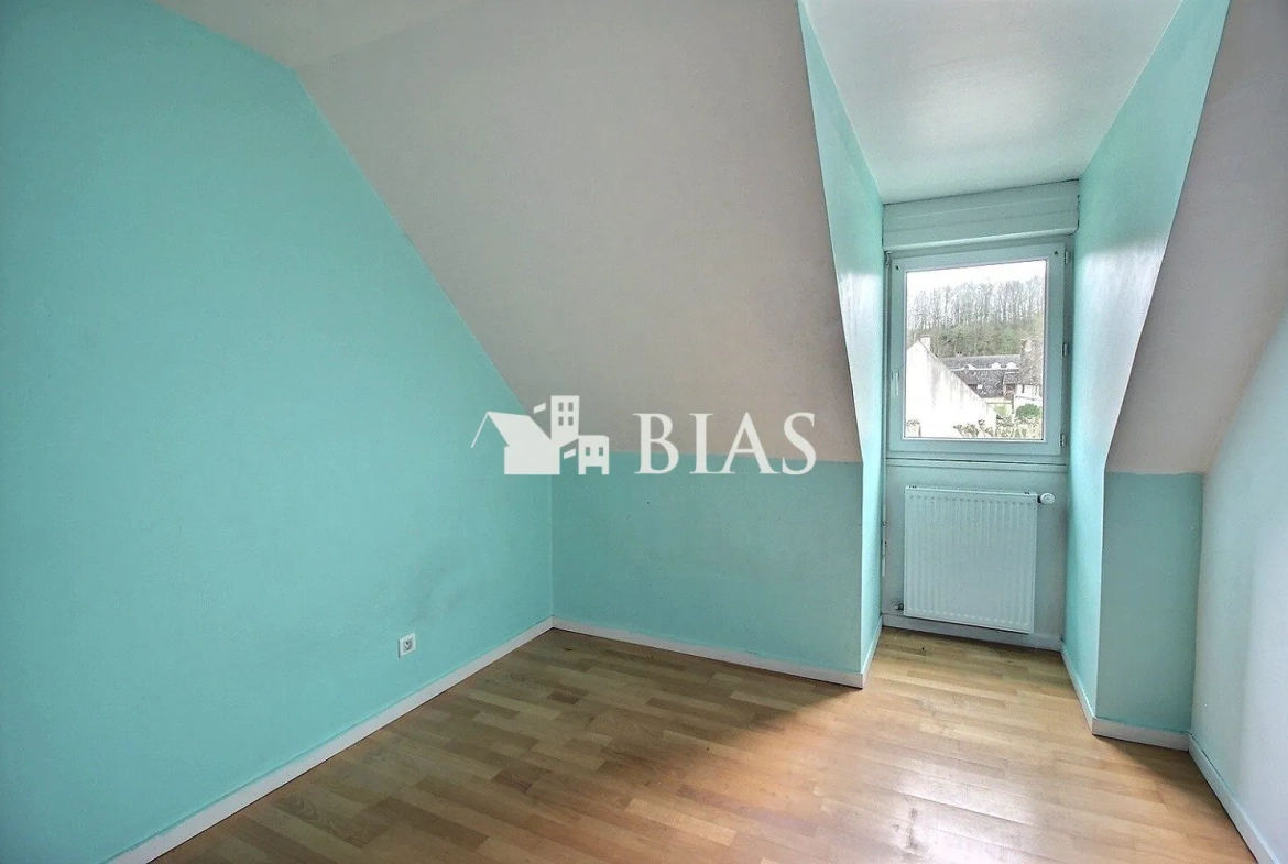 Maison à vendre à Conches-en-Ouche avec jardin et garage 