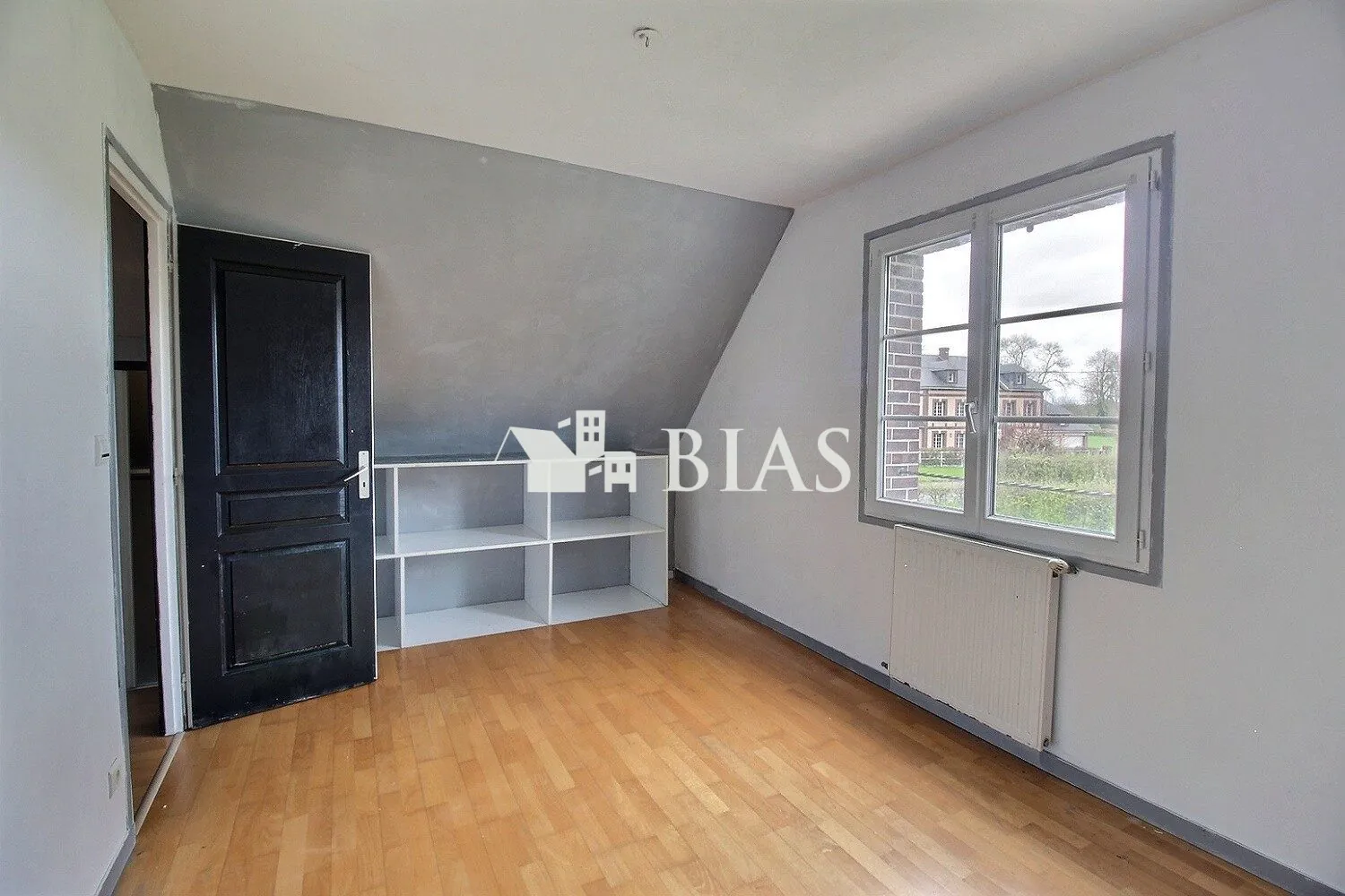 Maison à vendre à Conches-en-Ouche avec jardin et garage 