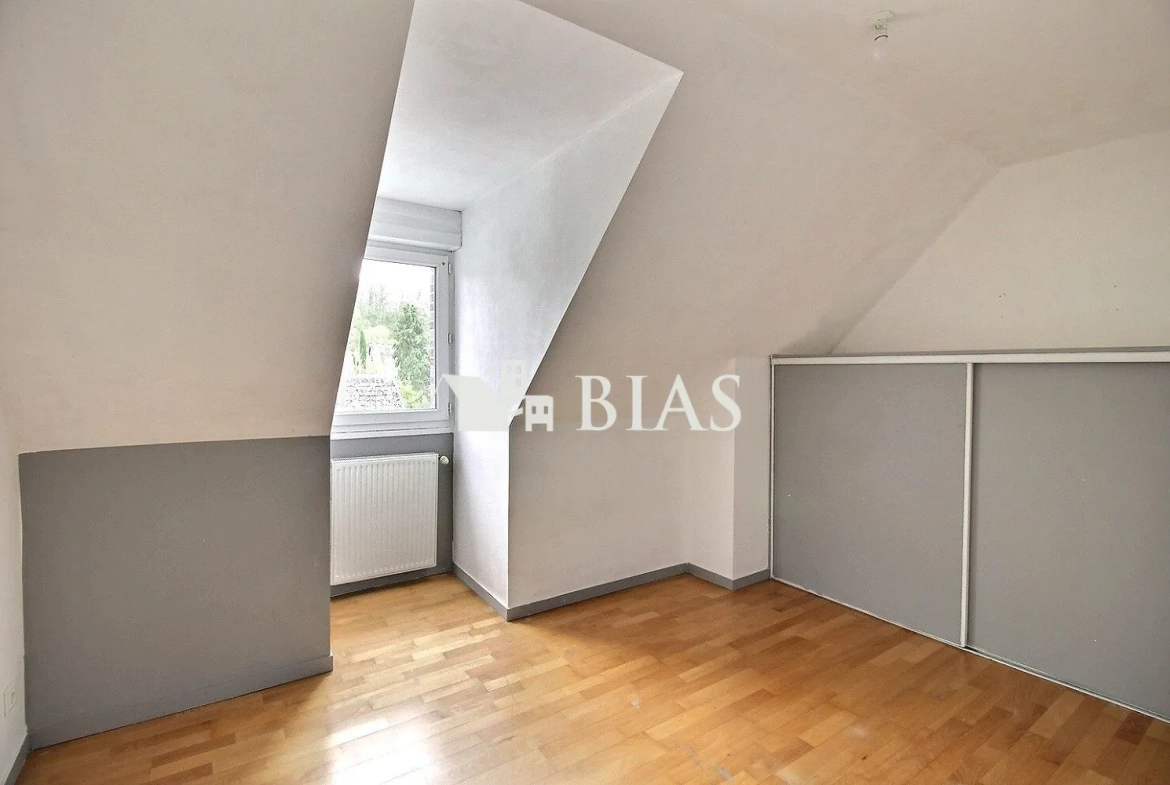 Maison à vendre à Conches-en-Ouche avec jardin et garage 