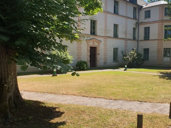 Appartement lumineux à Lardy avec parking privé, dernier étage, proche commodités