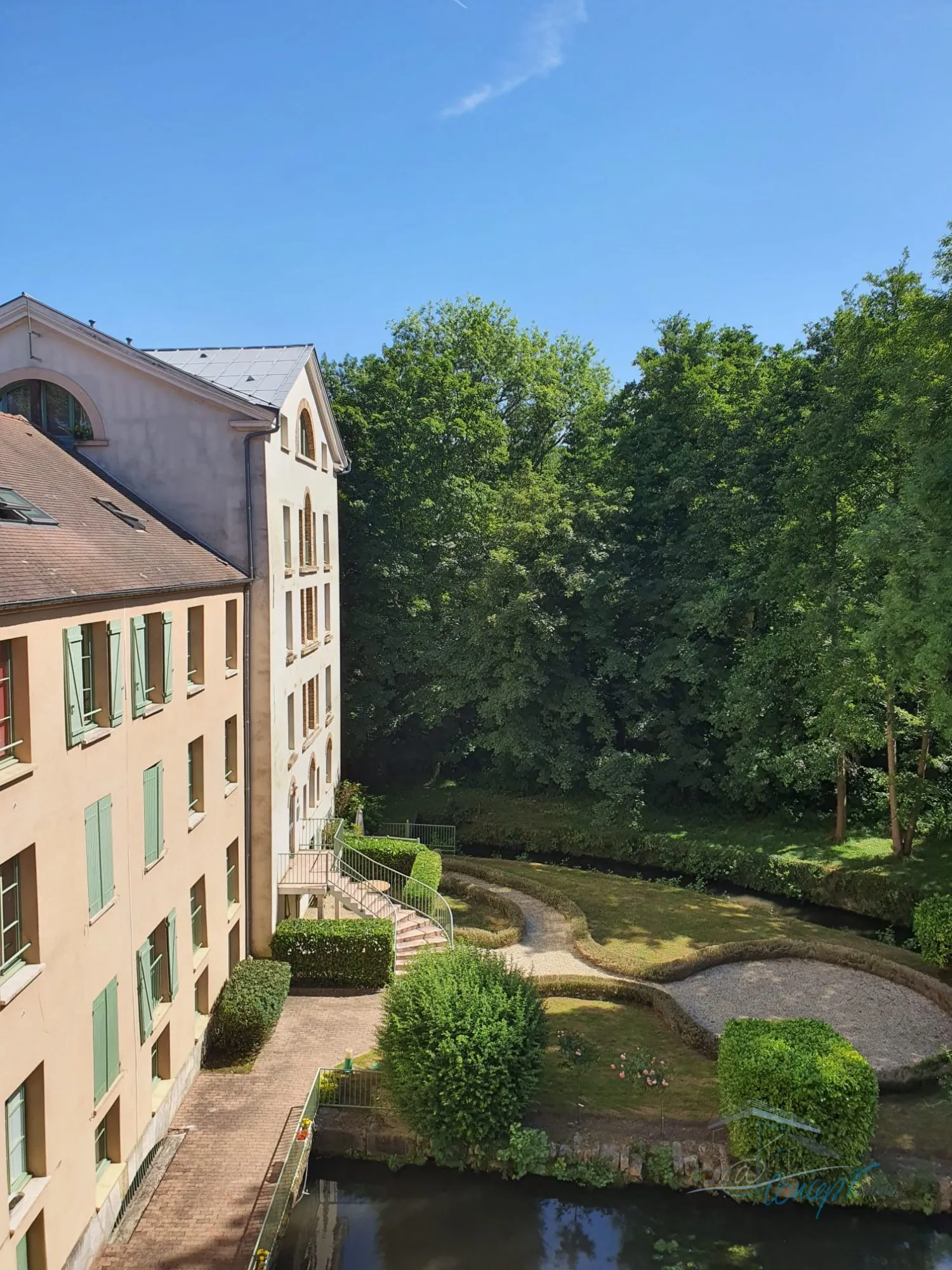 Appartement lumineux à Lardy avec parking privé, dernier étage, proche commodités 