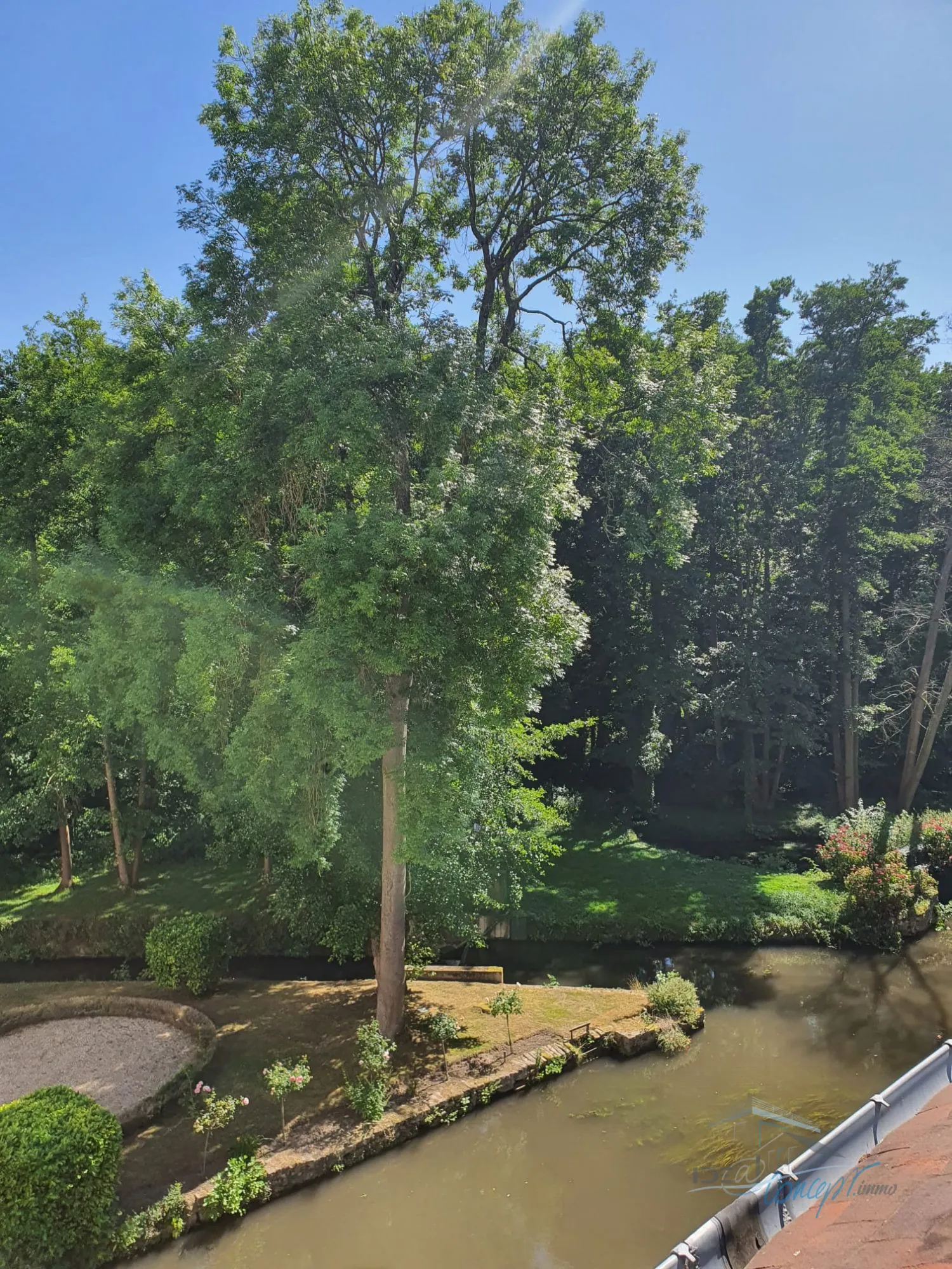 Appartement lumineux à Lardy avec parking privé, dernier étage, proche commodités 