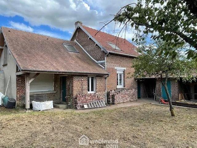 Ferme à Noyon de 135 m² avec dépendances et potentiel de rénovation 