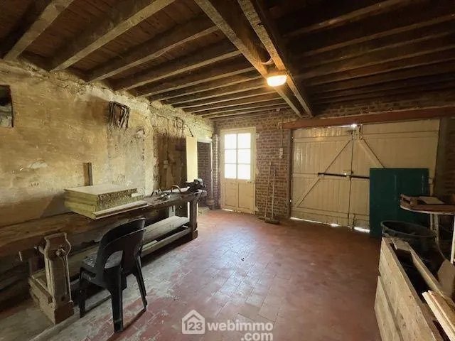 Ferme à Noyon de 135 m² avec dépendances et potentiel de rénovation 