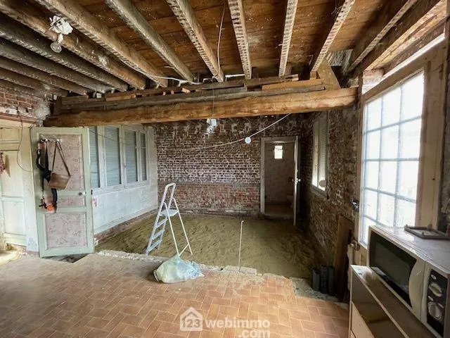 Ferme à Noyon de 135 m² avec dépendances et potentiel de rénovation 