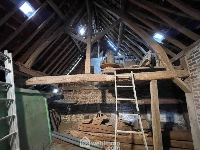 Ferme à Noyon de 135 m² avec dépendances et potentiel de rénovation 