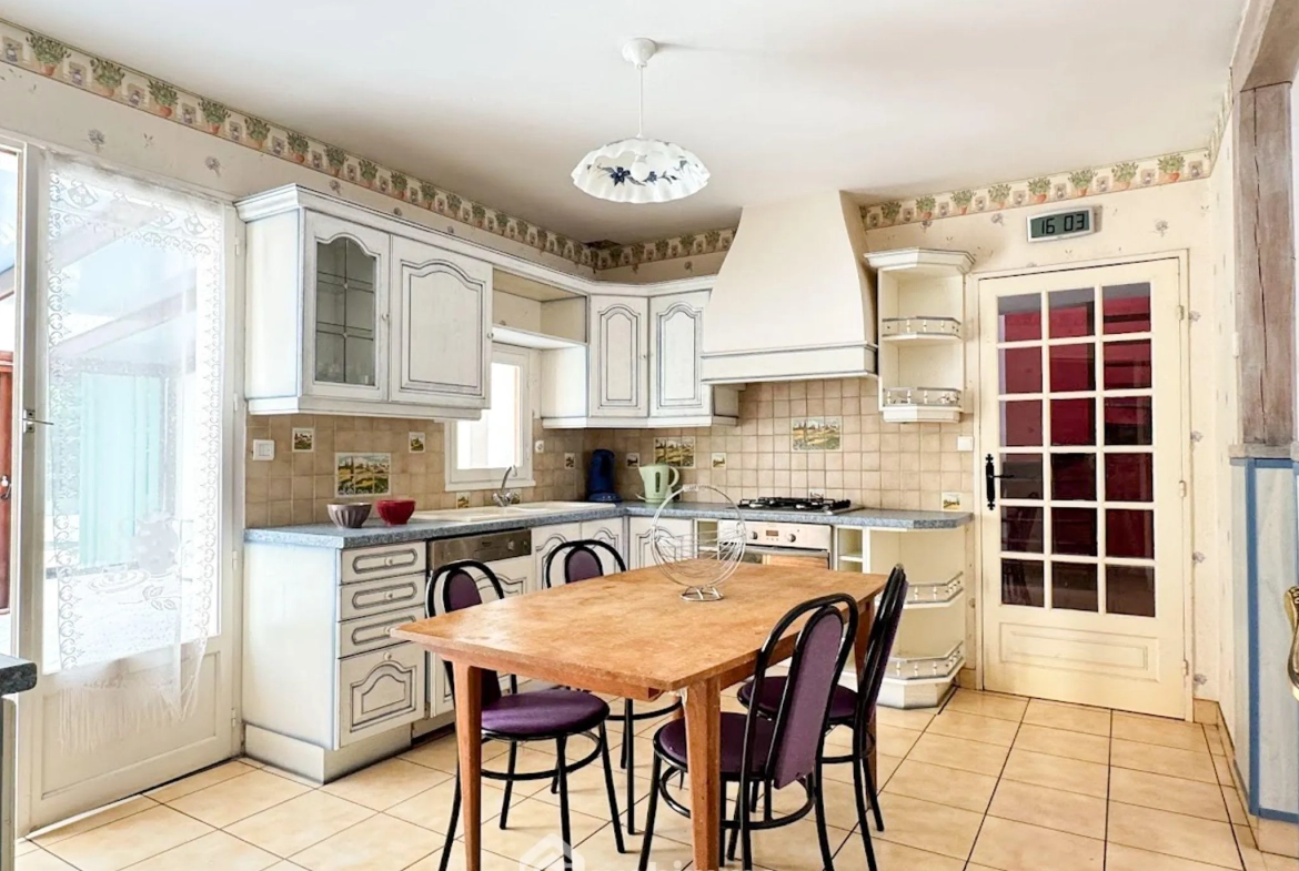 Maison à Cholet de 129 m² avec potentiel, proche commodités 