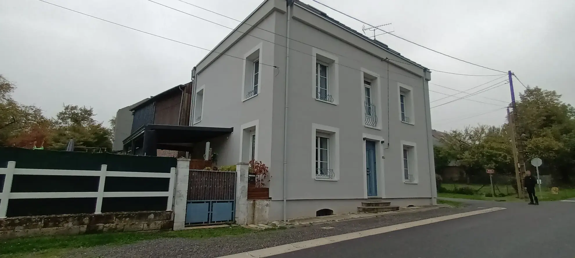 Maison rénovée de 7 pièces avec terrasse et jardin à SERY 