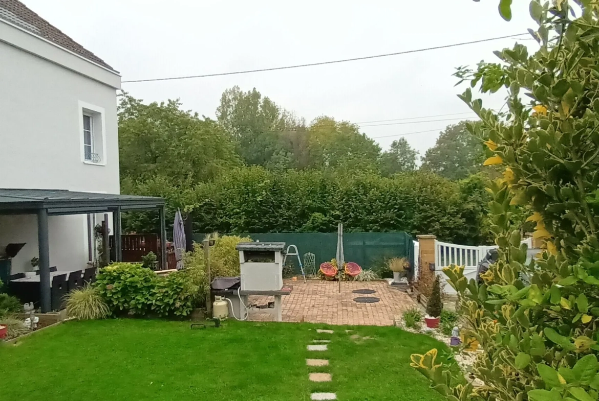 Maison rénovée de 7 pièces avec terrasse et jardin à SERY 