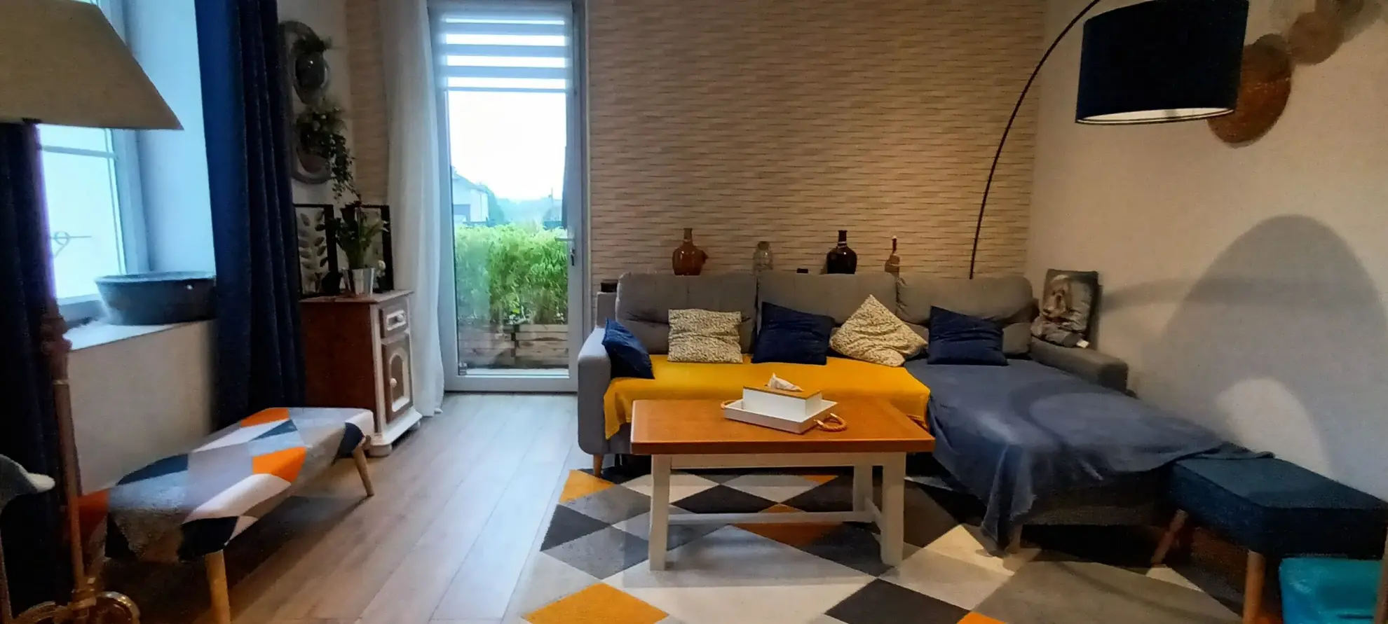 Maison rénovée de 7 pièces avec terrasse et jardin à SERY 