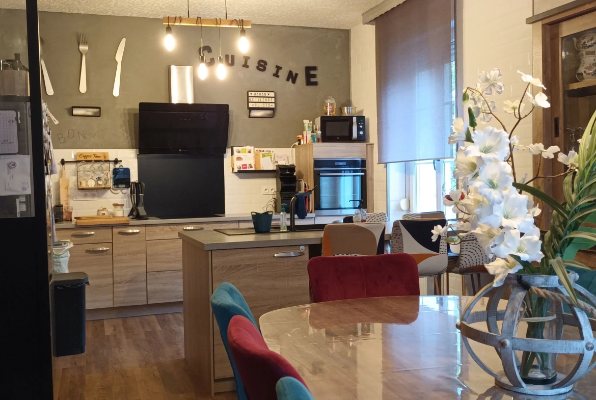 Maison rénovée de 7 pièces avec terrasse et jardin à SERY 