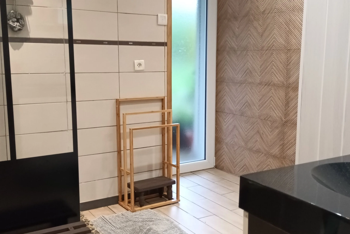Maison rénovée de 7 pièces avec terrasse et jardin à SERY 