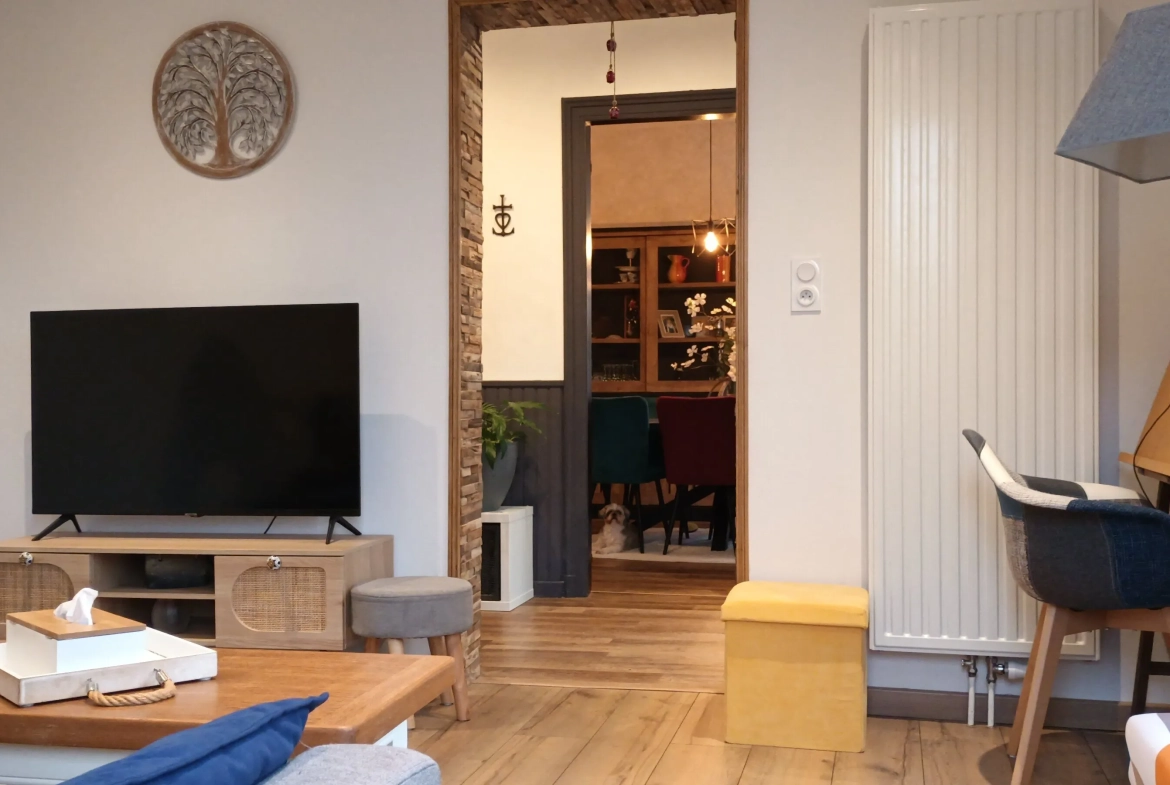 Maison rénovée de 7 pièces avec terrasse et jardin à SERY 