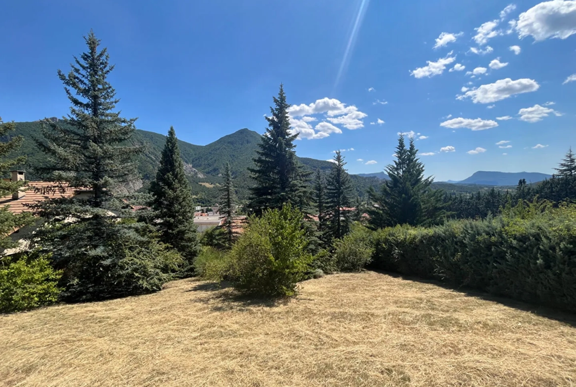 Terrain constructible à Veynes - Vue montagne et exposition sud - 680 m² 