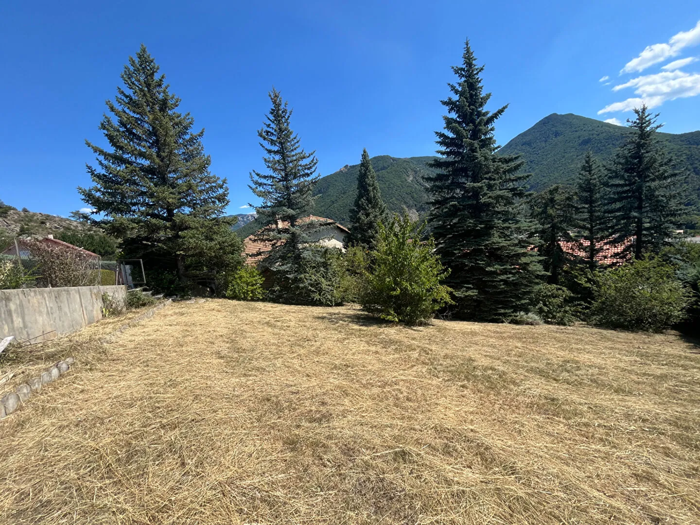 Terrain constructible à Veynes - Vue montagne et exposition sud - 680 m² 