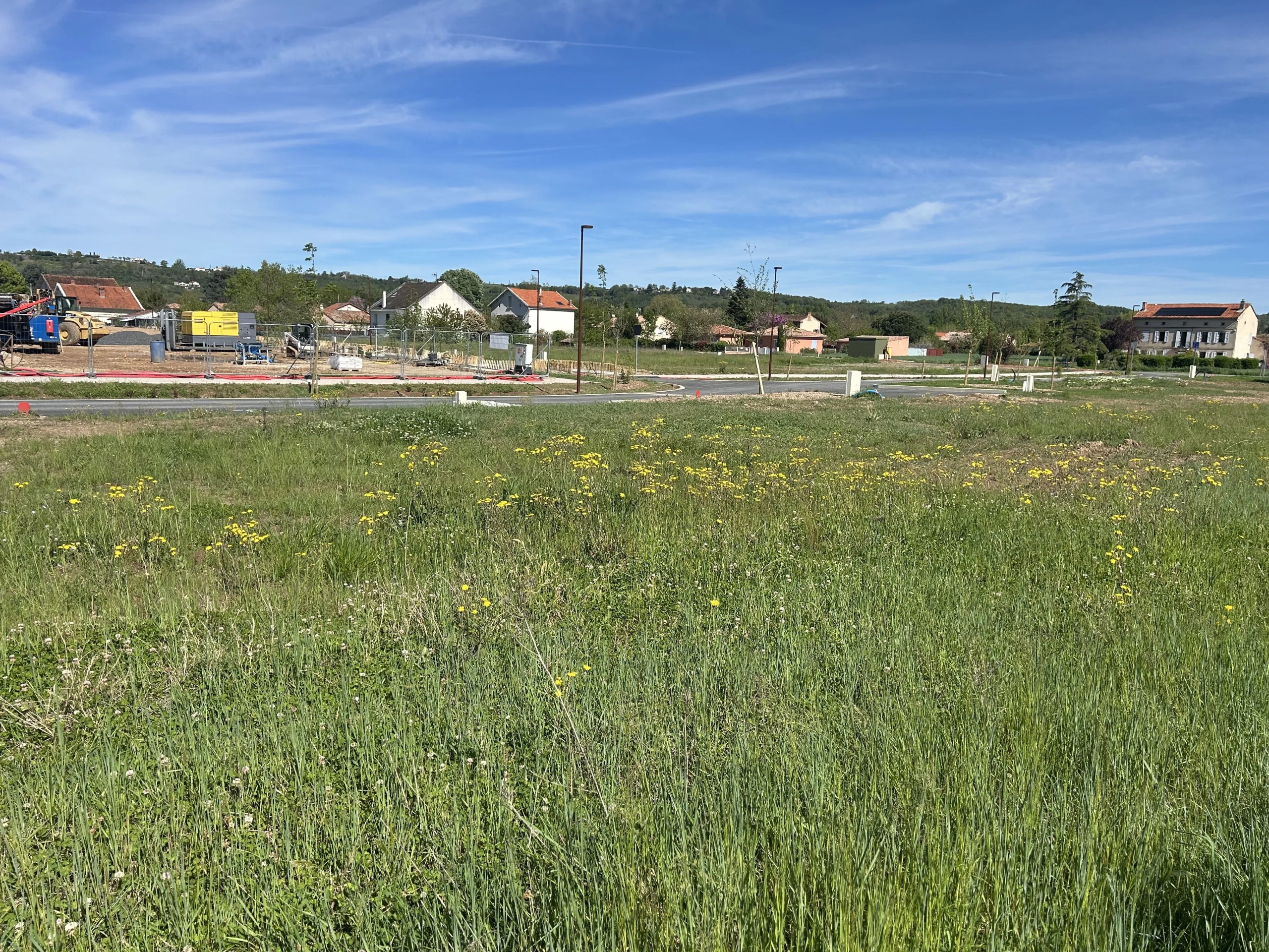 Terrain de 300 m² à vendre à Lescure d'Albigeois, prêt à construire 