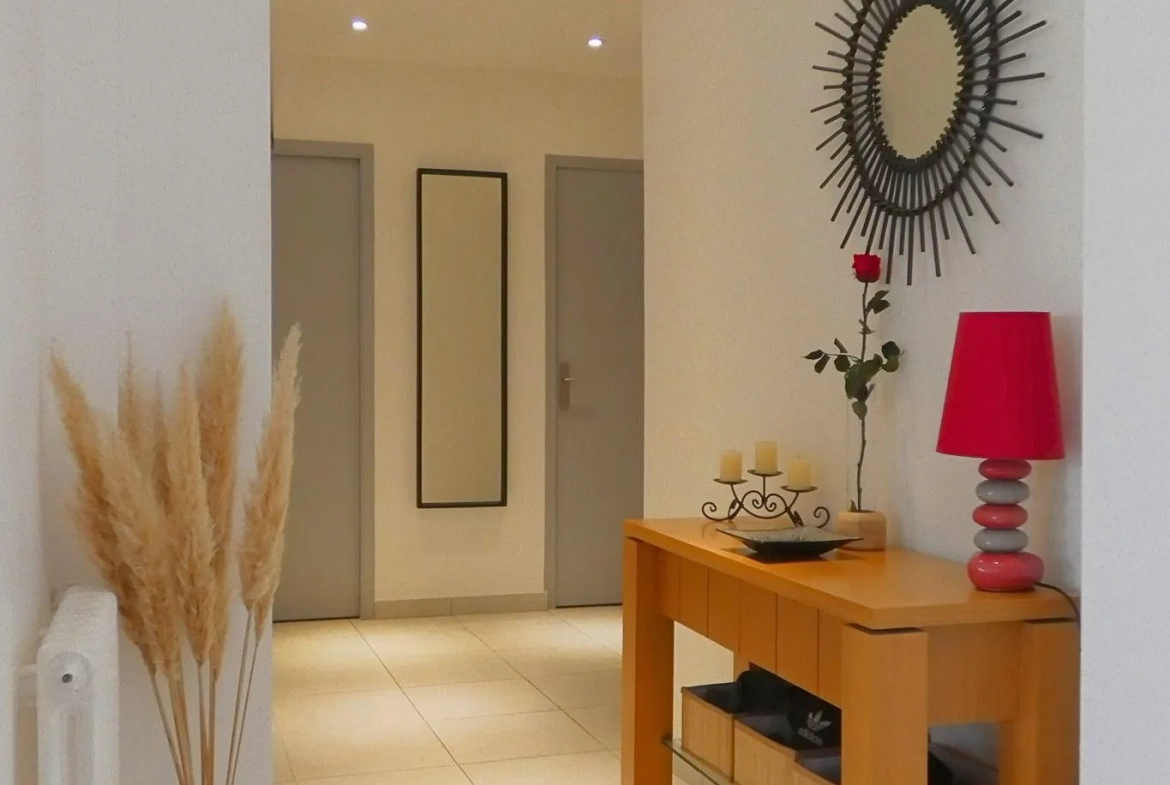 Spacieux appartement T4 à Ugine avec garage, cave et vue imprenable sur le Mont Charvin 