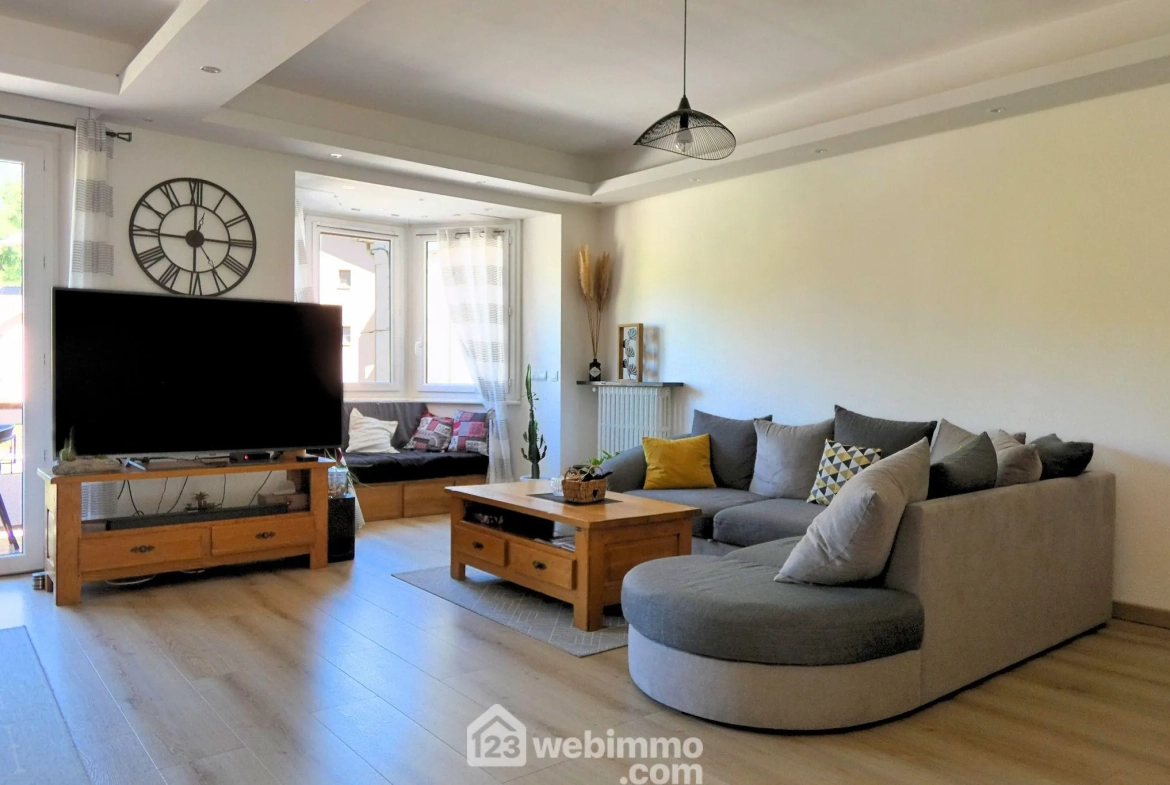 Spacieux appartement T4 à Ugine avec garage, cave et vue imprenable sur le Mont Charvin 