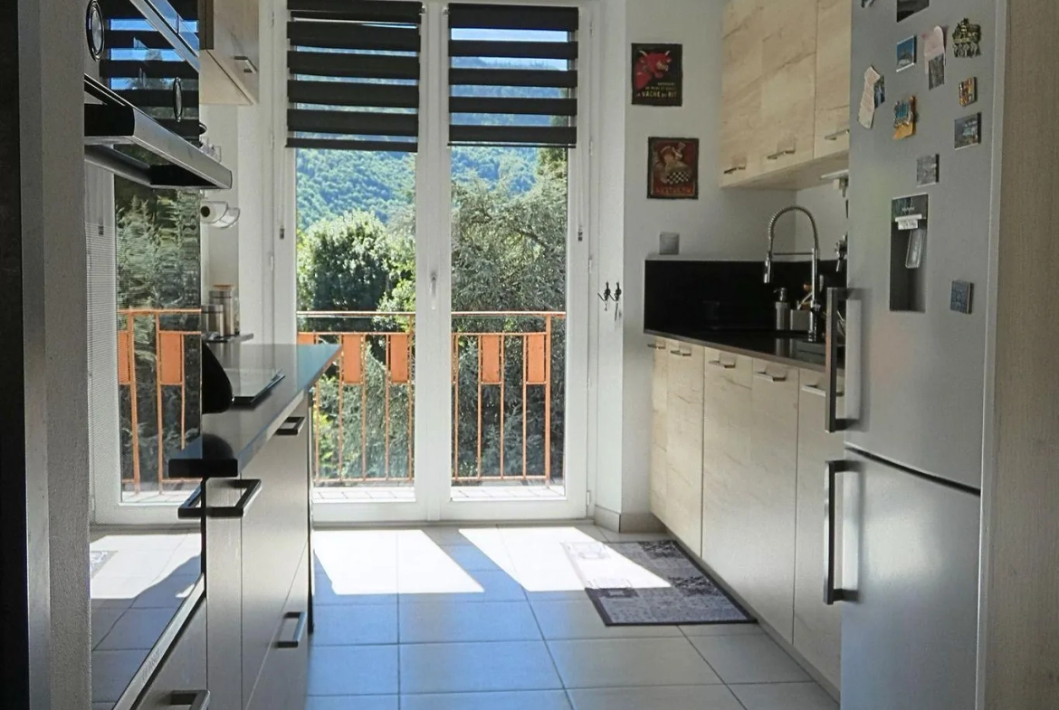 Spacieux appartement T4 à Ugine avec garage, cave et vue imprenable sur le Mont Charvin 