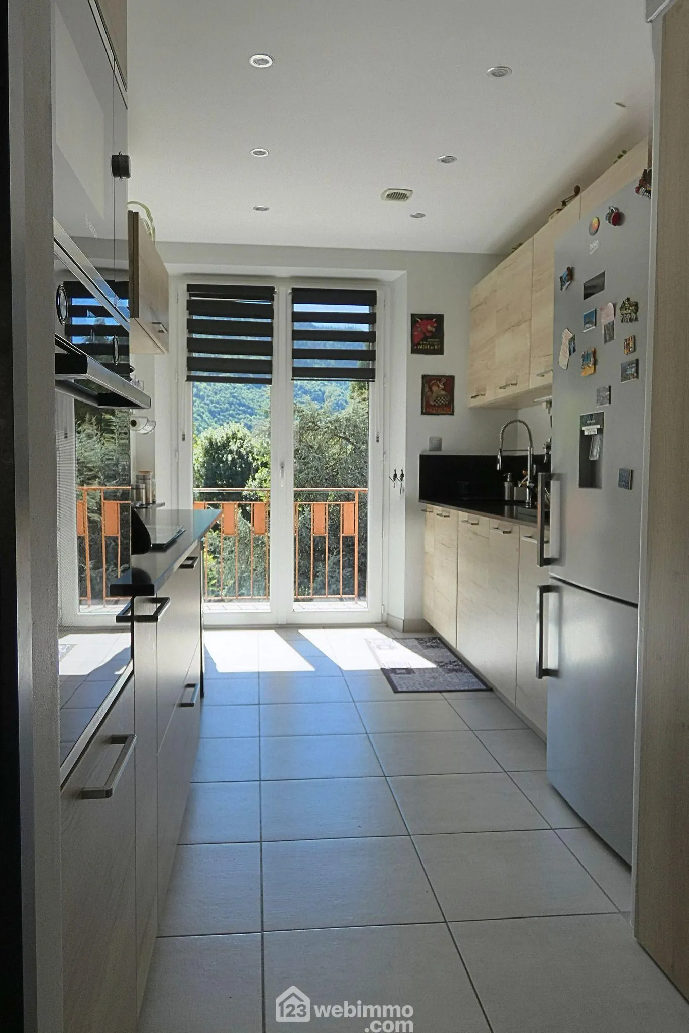 Spacieux appartement T4 à Ugine avec garage, cave et vue imprenable sur le Mont Charvin 