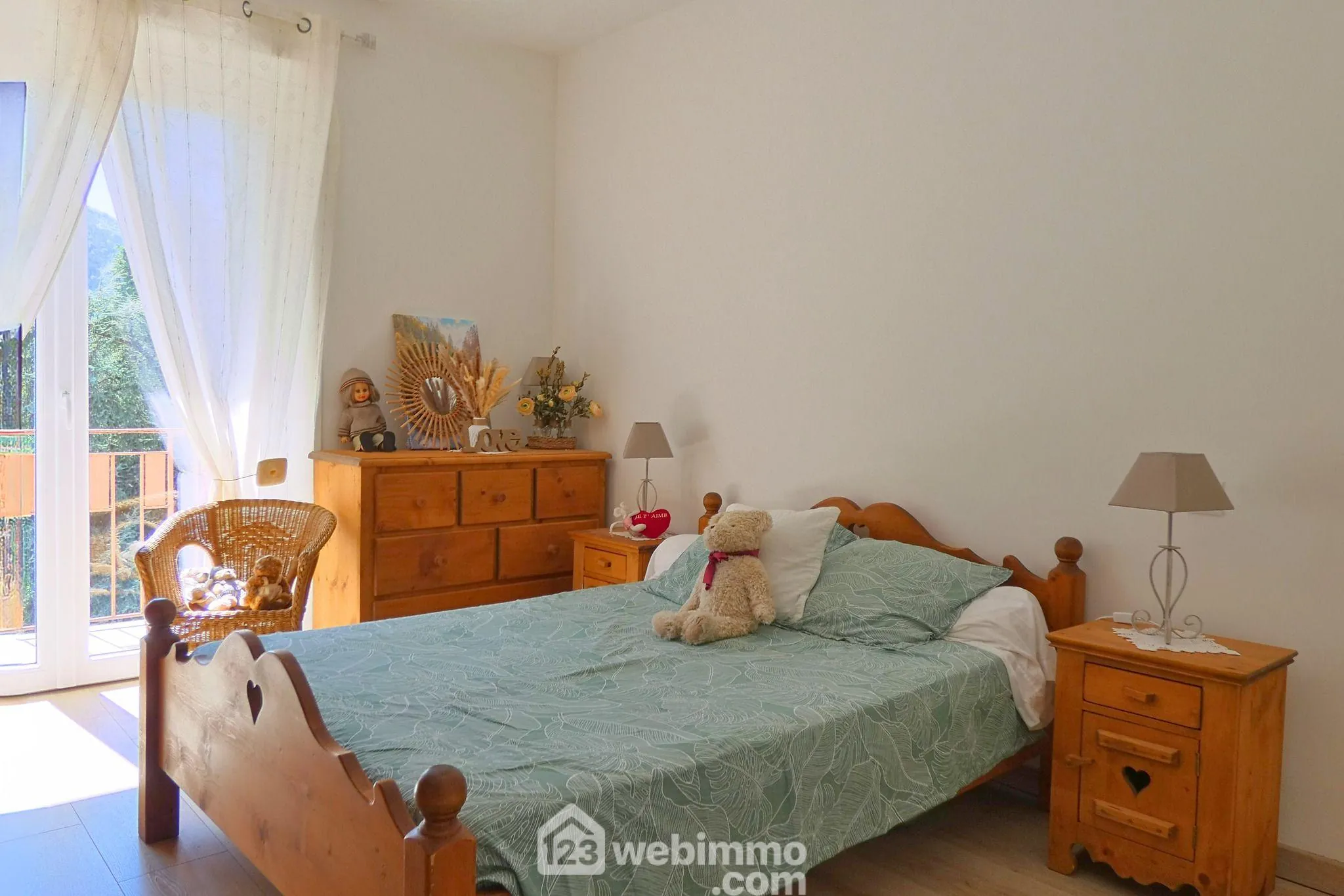 Spacieux appartement T4 à Ugine avec garage, cave et vue imprenable sur le Mont Charvin 