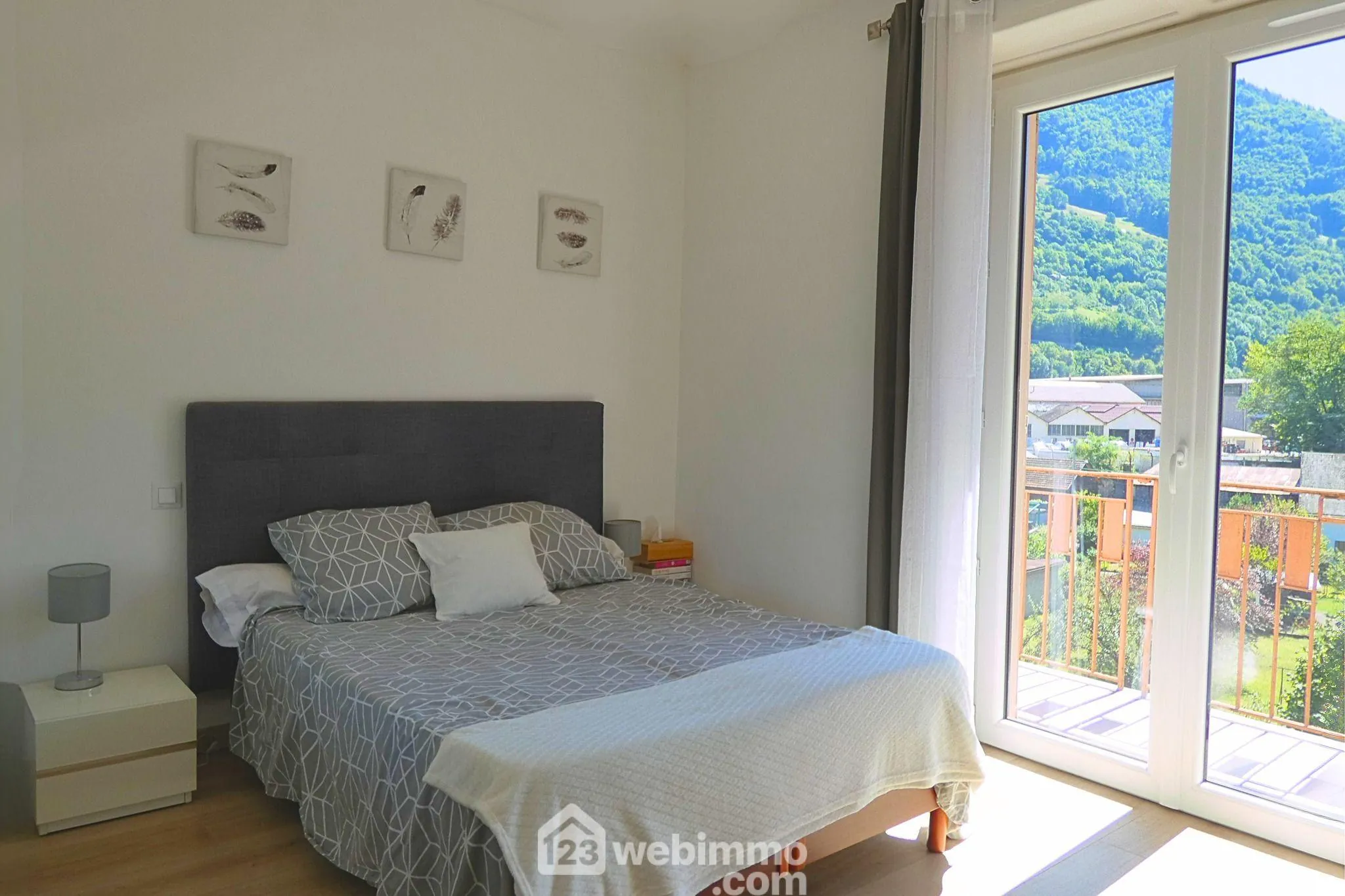 Spacieux appartement T4 à Ugine avec garage, cave et vue imprenable sur le Mont Charvin 