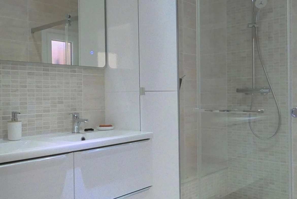 Spacieux appartement T4 à Ugine avec garage, cave et vue imprenable sur le Mont Charvin 
