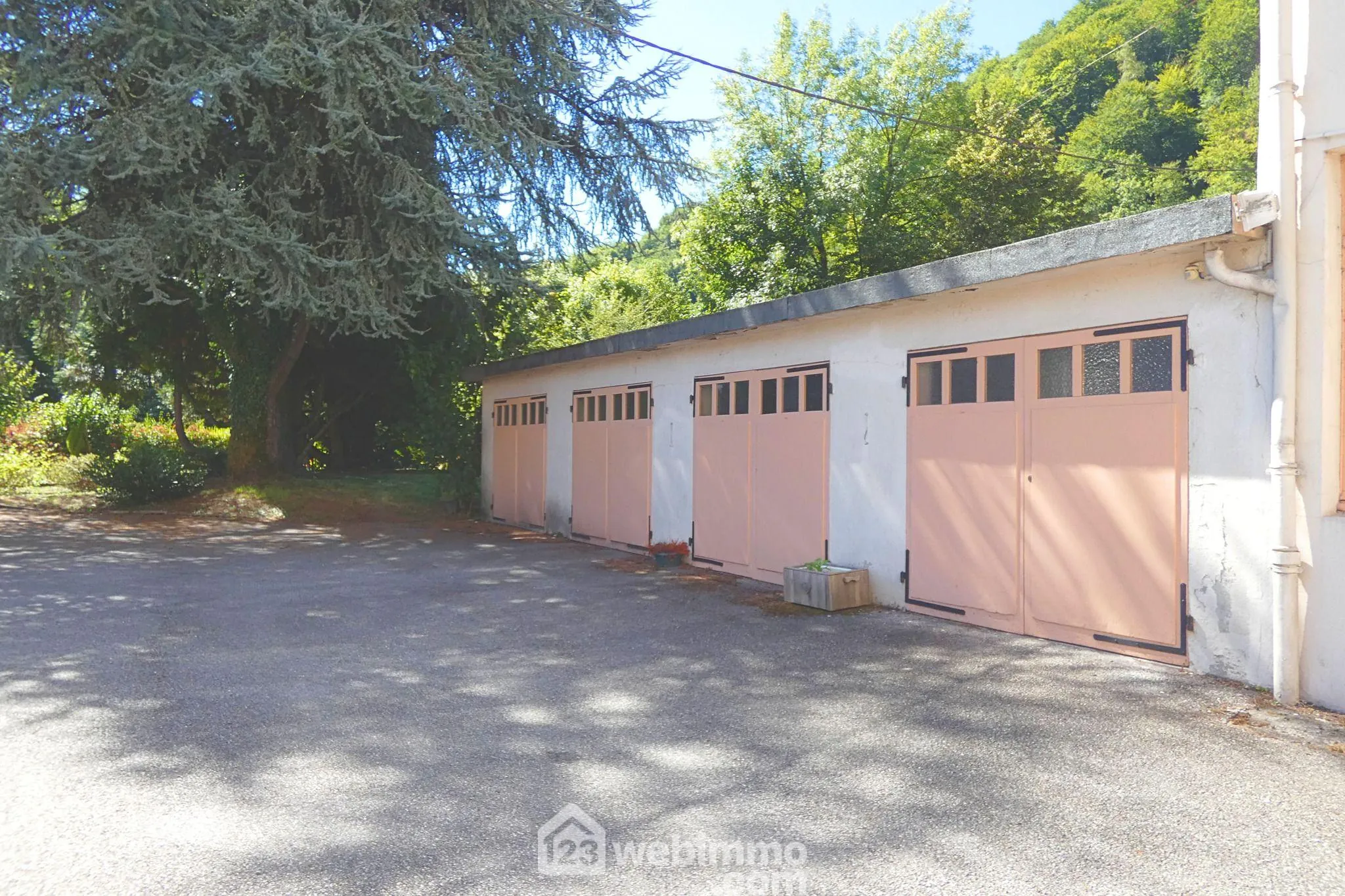 Spacieux appartement T4 à Ugine avec garage, cave et vue imprenable sur le Mont Charvin 