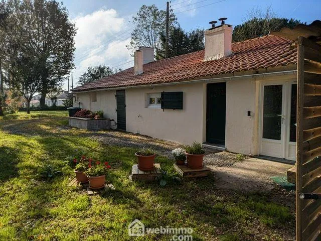 Maison de 88m² à Coëx avec studio indépendant et dépendances 