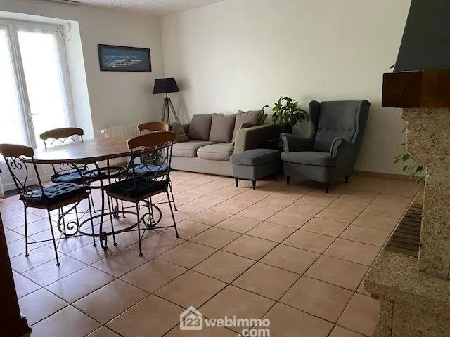 Maison de 88m² à Coëx avec studio indépendant et dépendances 