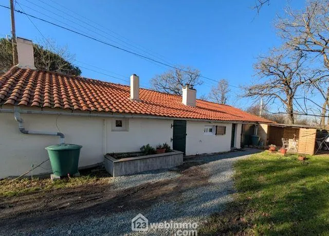 Maison de 88m² à Coëx avec studio indépendant et dépendances 