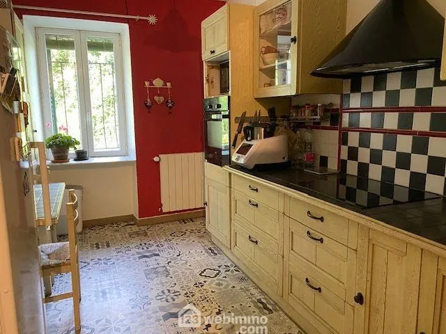 Maison de 88m² à Coëx avec studio indépendant et dépendances 