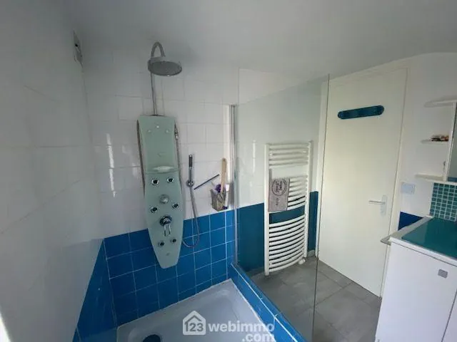 Maison de 88m² à Coëx avec studio indépendant et dépendances 