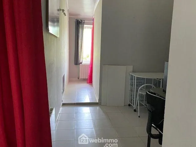 Maison de 88m² à Coëx avec studio indépendant et dépendances 