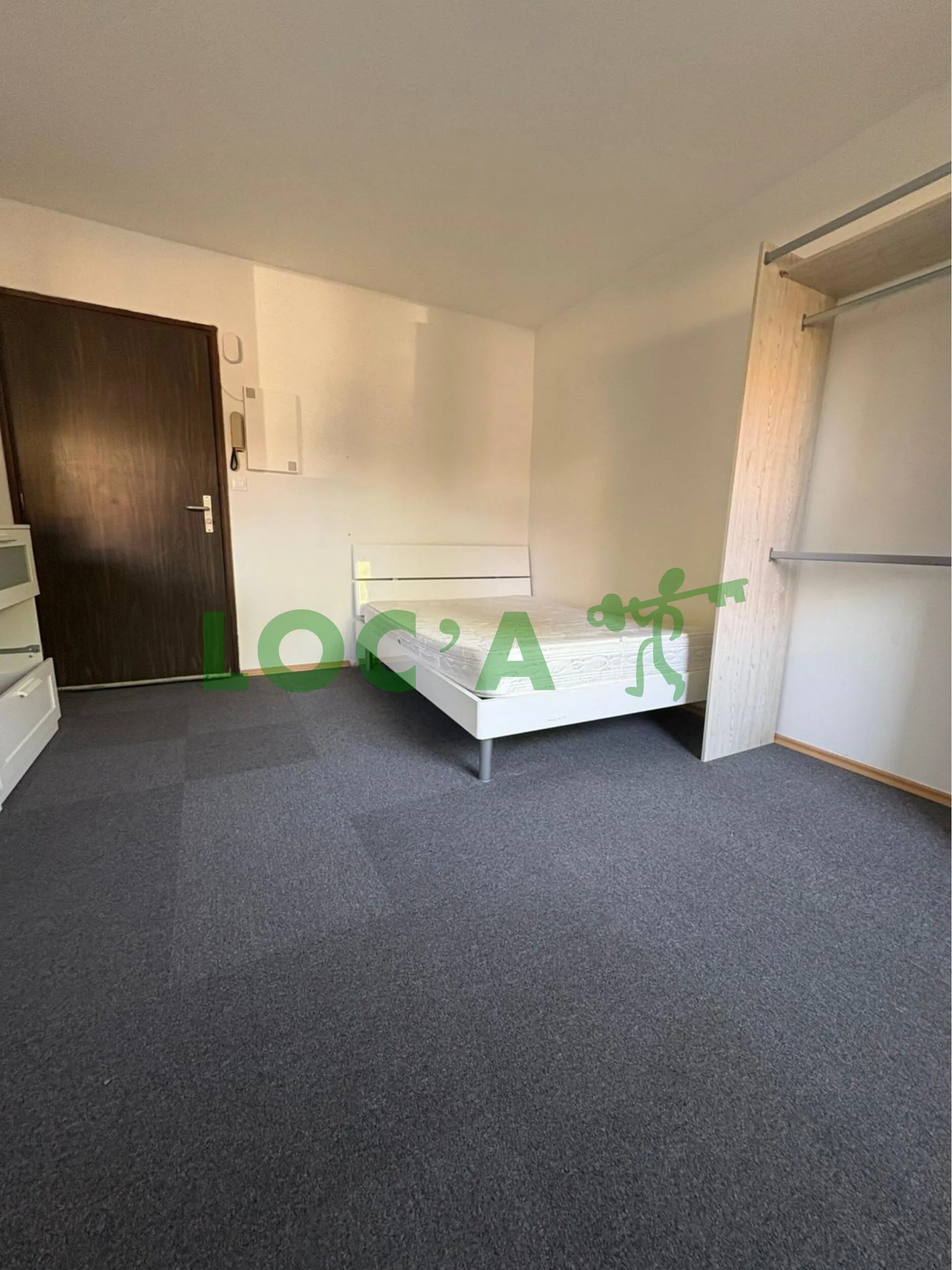 Studio Meublé de 23,22 m² avec Piscine et Parking à Dijon 