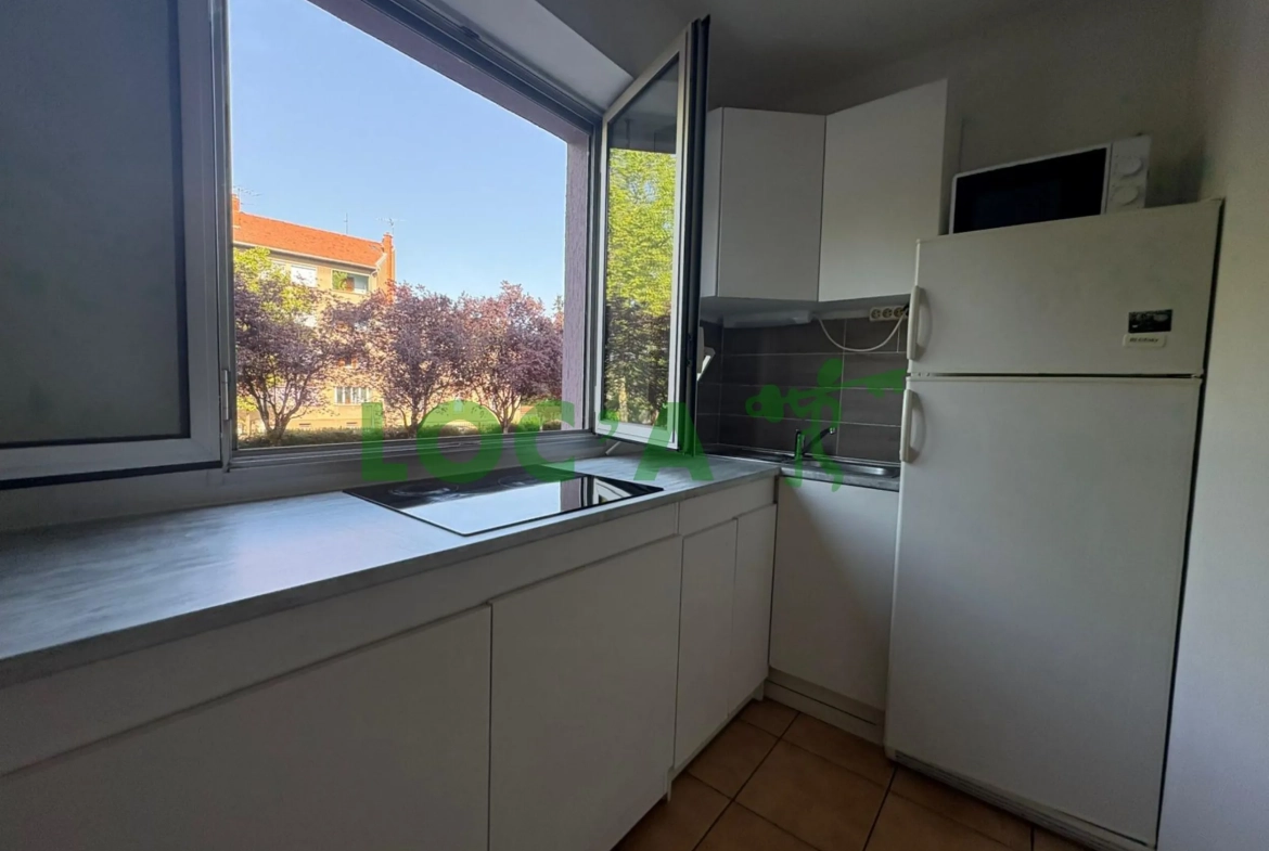 Studio Meublé de 23,22 m² avec Piscine et Parking à Dijon 
