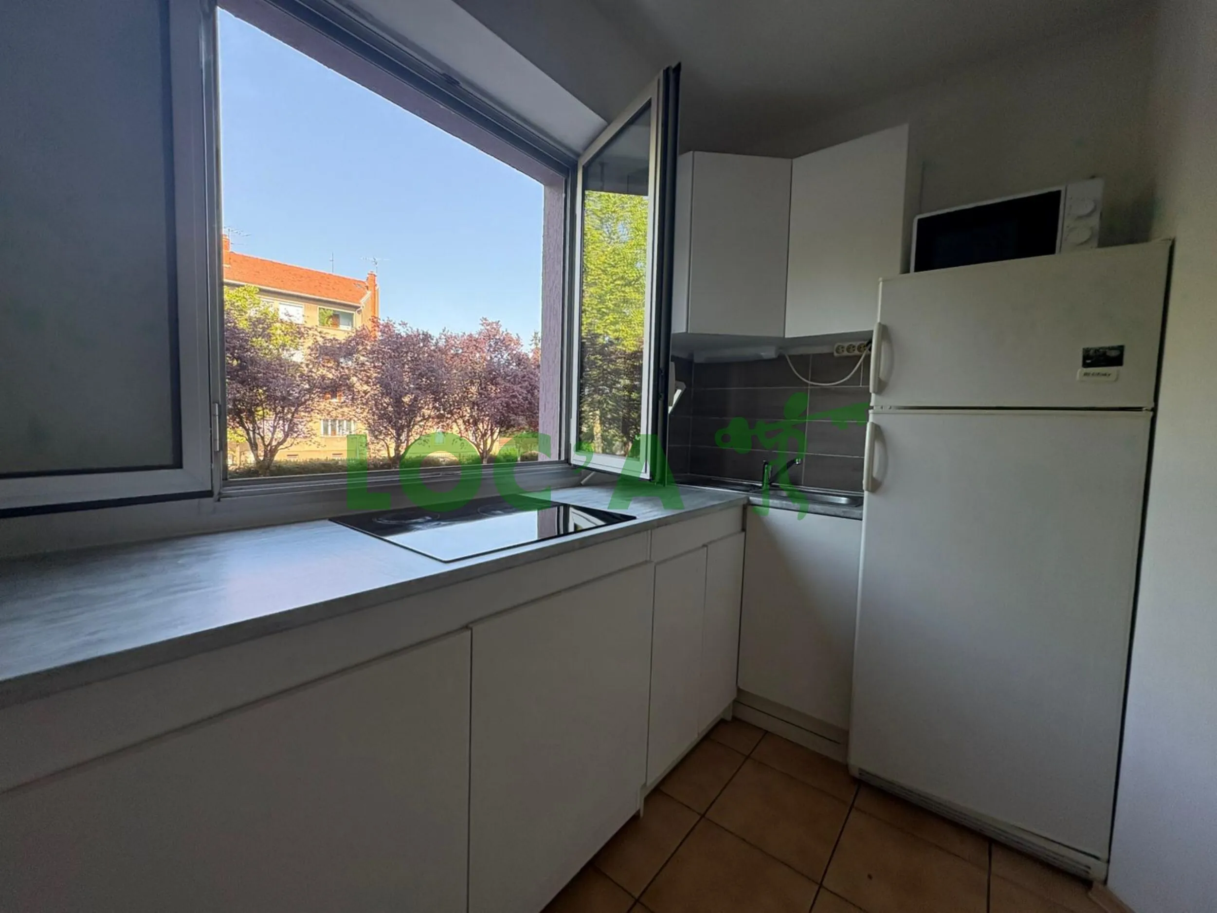 Studio Meublé de 23,22 m² avec Piscine et Parking à Dijon 