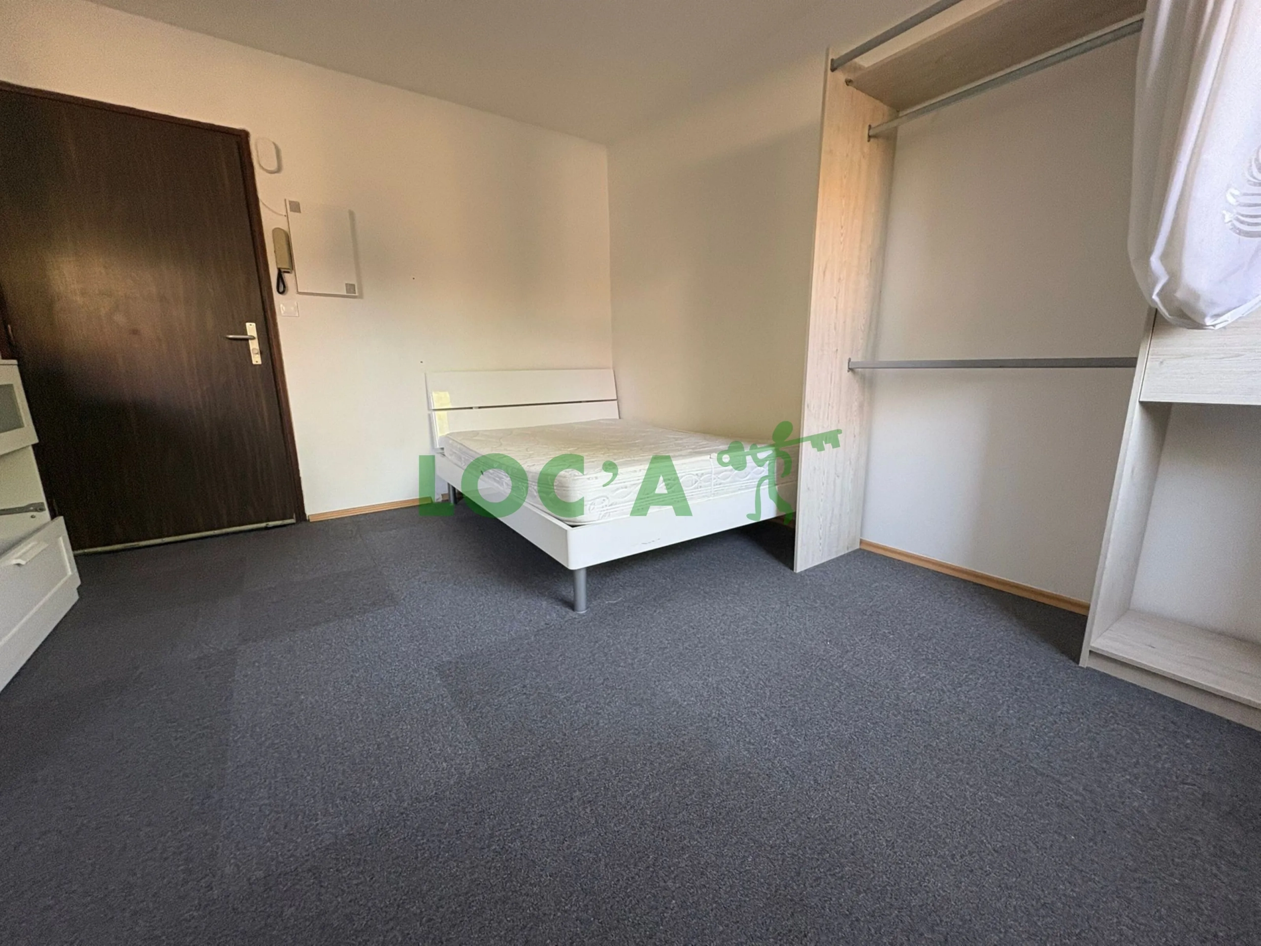 Studio Meublé de 23,22 m² avec Piscine et Parking à Dijon 