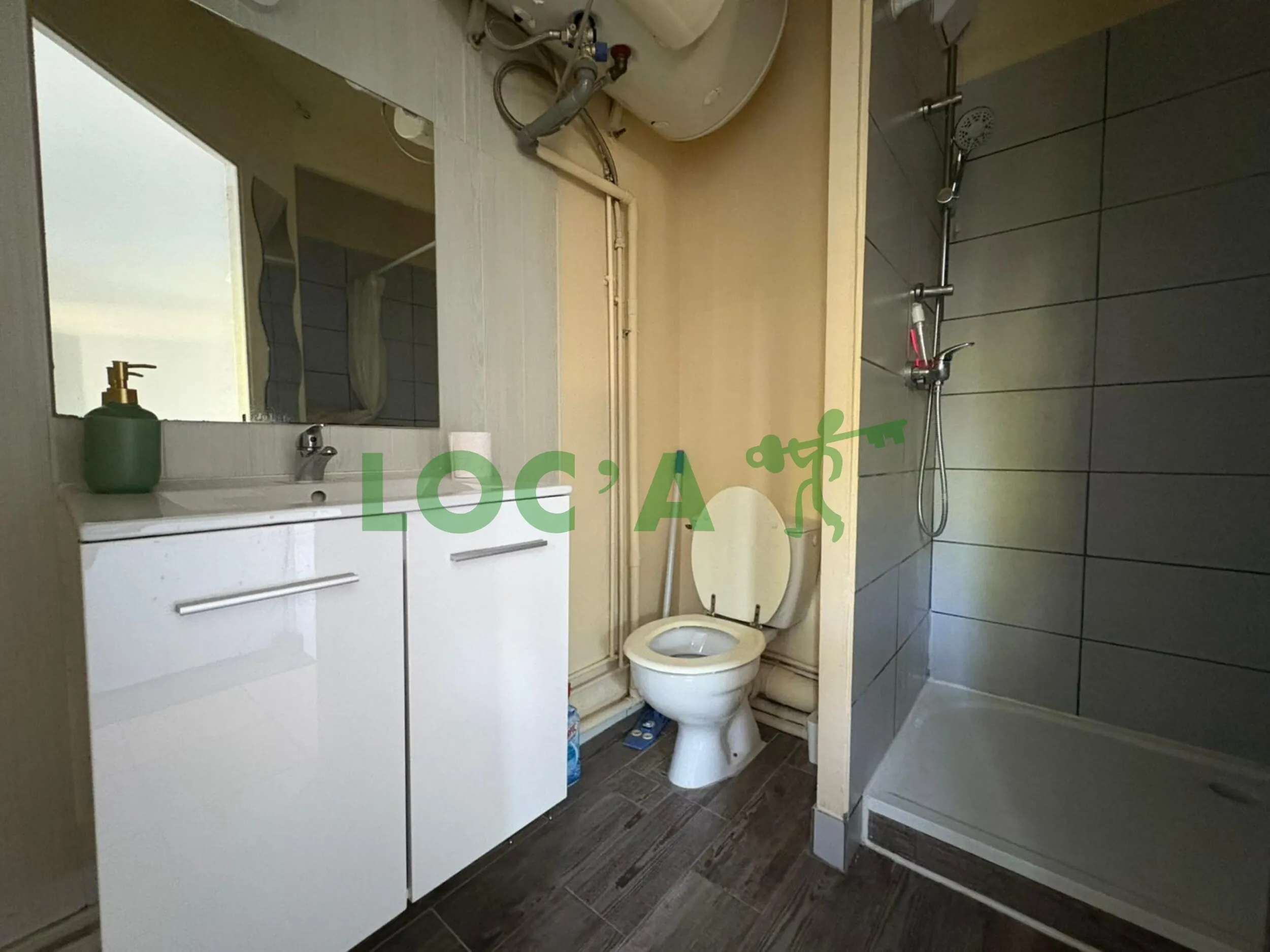 Studio Meublé de 23,22 m² avec Piscine et Parking à Dijon 