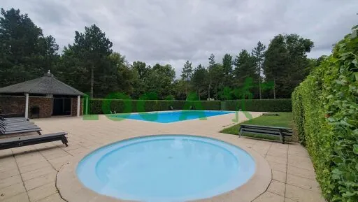 Studio Meublé de 23,22 m² avec Piscine et Parking à Dijon 