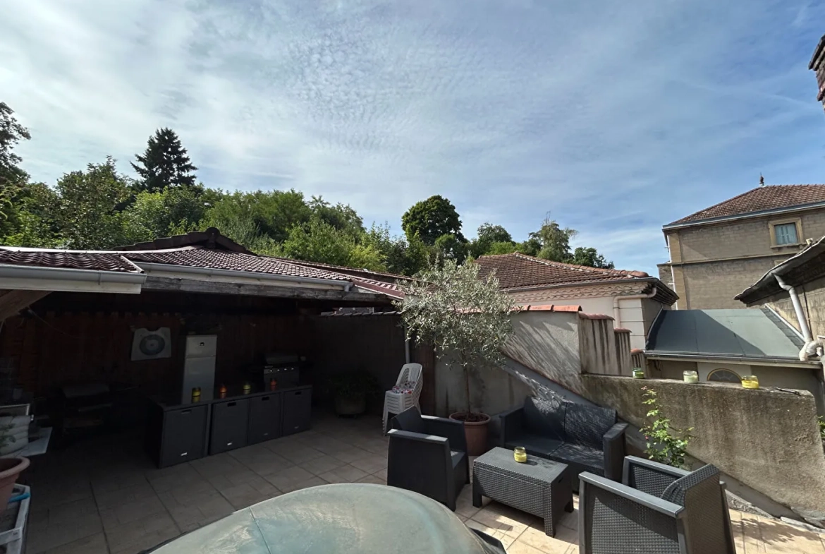 Appartement de type 4 avec terrasse à Saint-Chamond - 3 chambres, 50 m2 