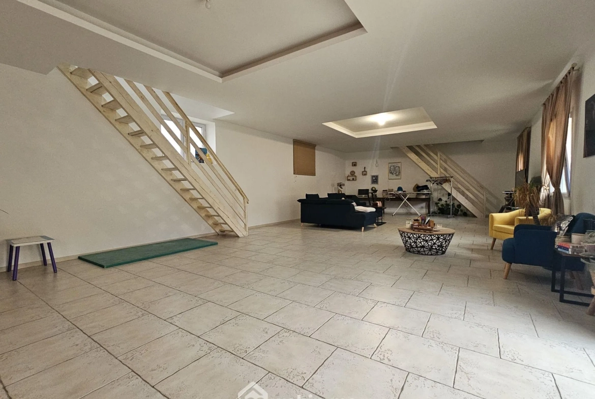 Grande maison familiale à Bouffignereux avec jardin et garage - 309 m² 