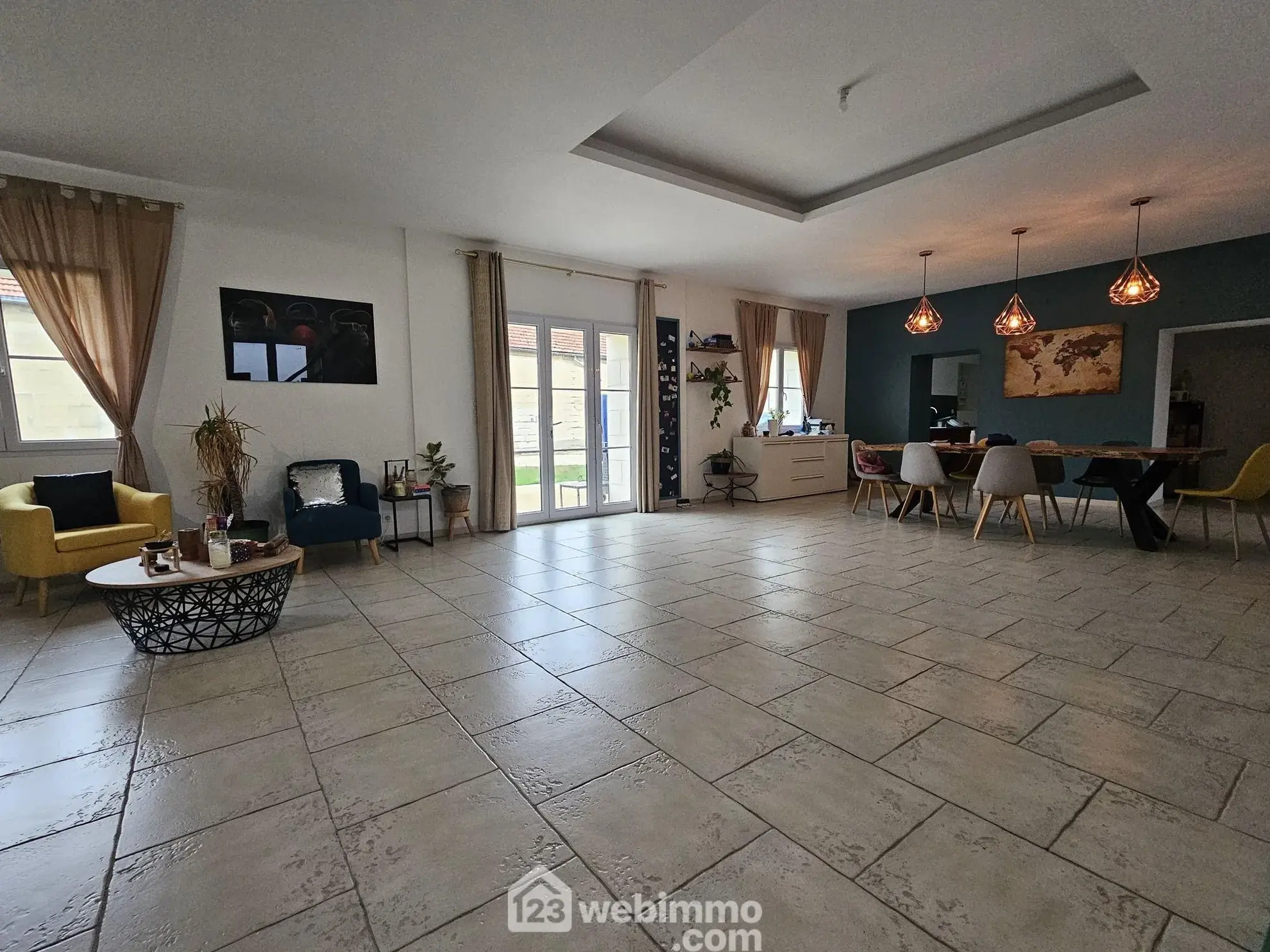 Grande maison familiale à Bouffignereux avec jardin et garage - 309 m² 