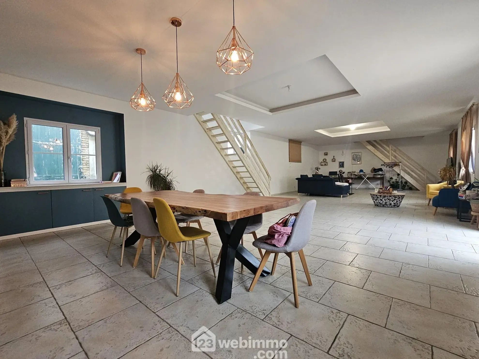 Grande maison familiale à Bouffignereux avec jardin et garage - 309 m² 