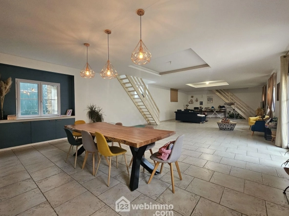 Grande maison familiale de 309 m² à Bouffignereux avec jardin et garage
