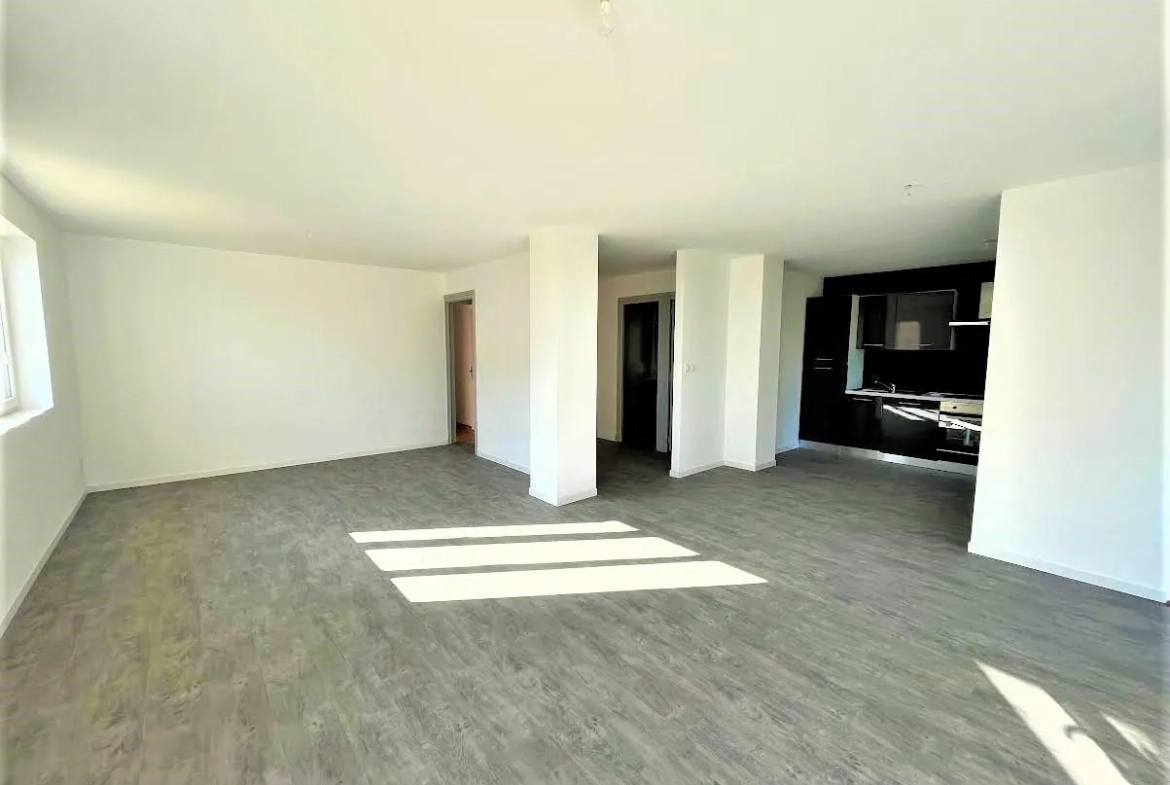 Maison rénovée de 140 m² à Renaison avec terrasse et potentiel divisé en deux logements 
