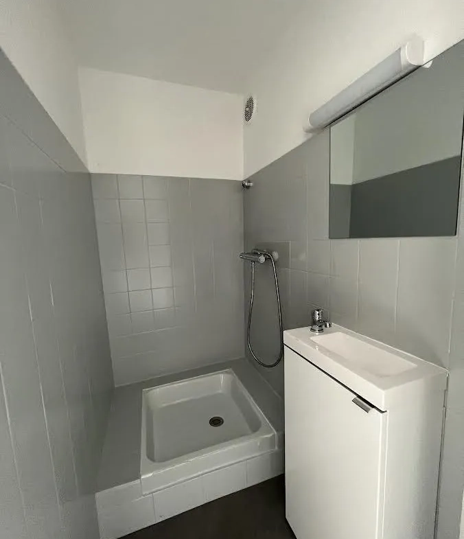 Belle maison de village rénovée de 140 m² à Renaisson avec terrasse et garage 