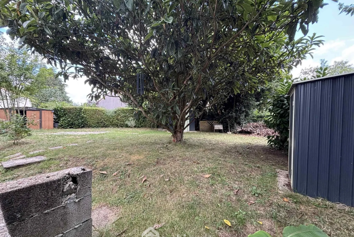 Maison à vendre de 92 m² à Thuré avec terrain et garage - Potentiel à exploiter 