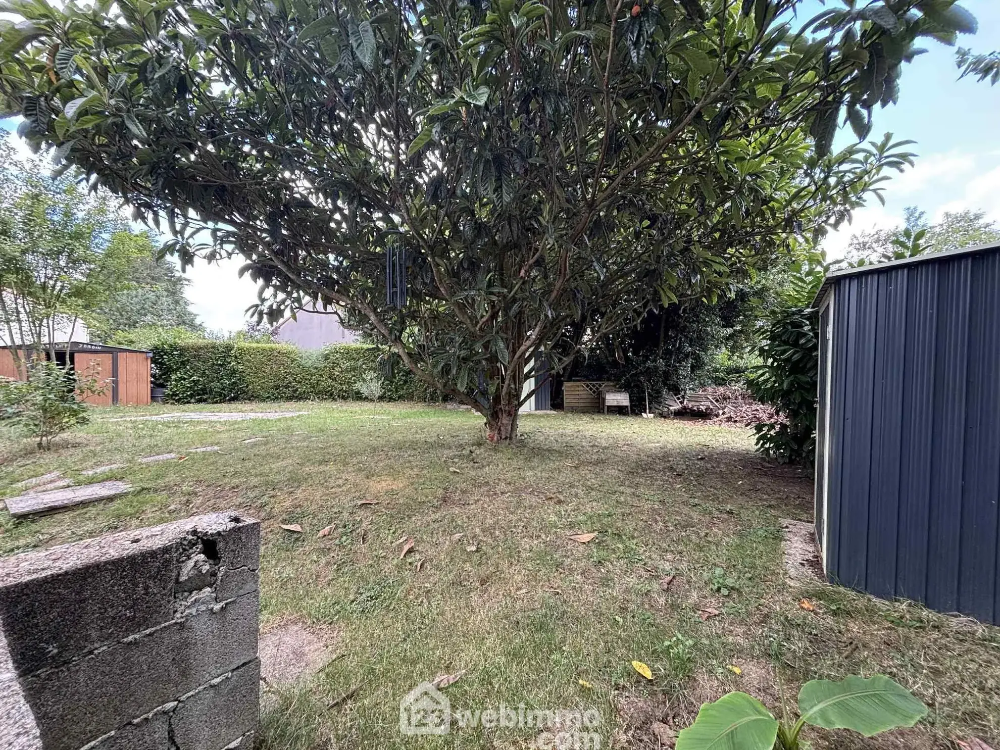 Maison à vendre de 92 m² à Thuré avec terrain et garage - Potentiel à exploiter 