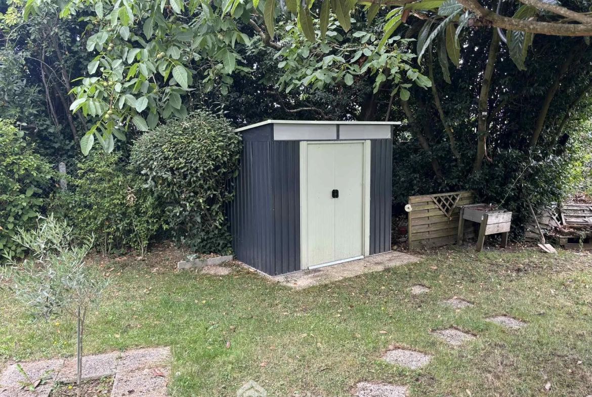 Maison à vendre de 92 m² à Thuré avec terrain et garage - Potentiel à exploiter 